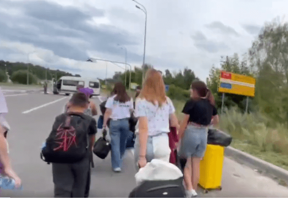 Ucraina, 10 bambini ucraini sono tornati in patria e ora sono al sicuro: l’annuncio di Save Ukraine Ucraina, 10 bambini ucraini sono tornati in patria e ora sono al sicuro: l’annuncio di Save Ukraine