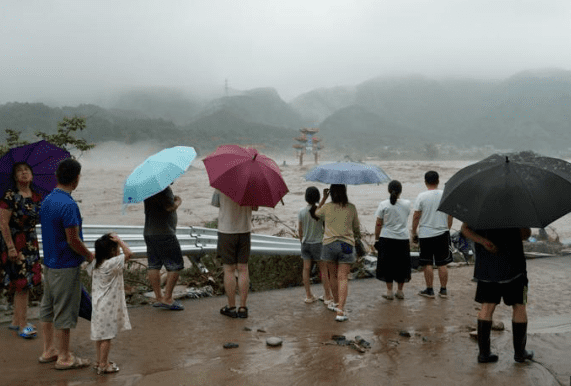 Cina, nubifragi e inondazioni. Evacuati oltre 52 mila residenti di Pechino