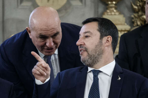 Salvini chiama Vannacci e boccia Crosetto: “Curioso di leggere il libro. In Italia non c’è Grande Fratello che dice cosa pensare” Salvini chiama Vannacci e boccia Crosetto: “Curioso di leggere il libro. In Italia non c’è Grande Fratello che dice cosa pensare”