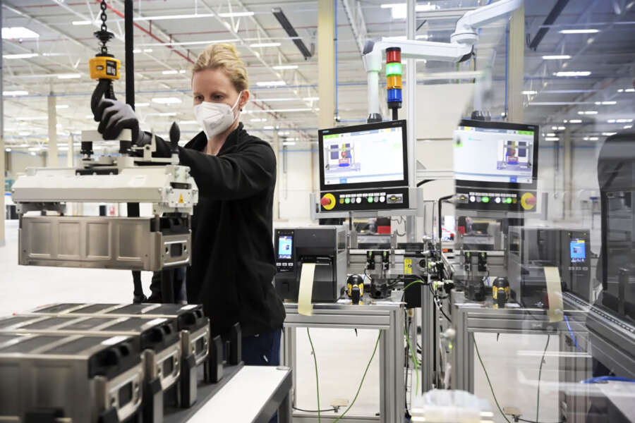 Il Long Covid dell’industria europea: l’Italia rallenta, l’Europa sprofonda