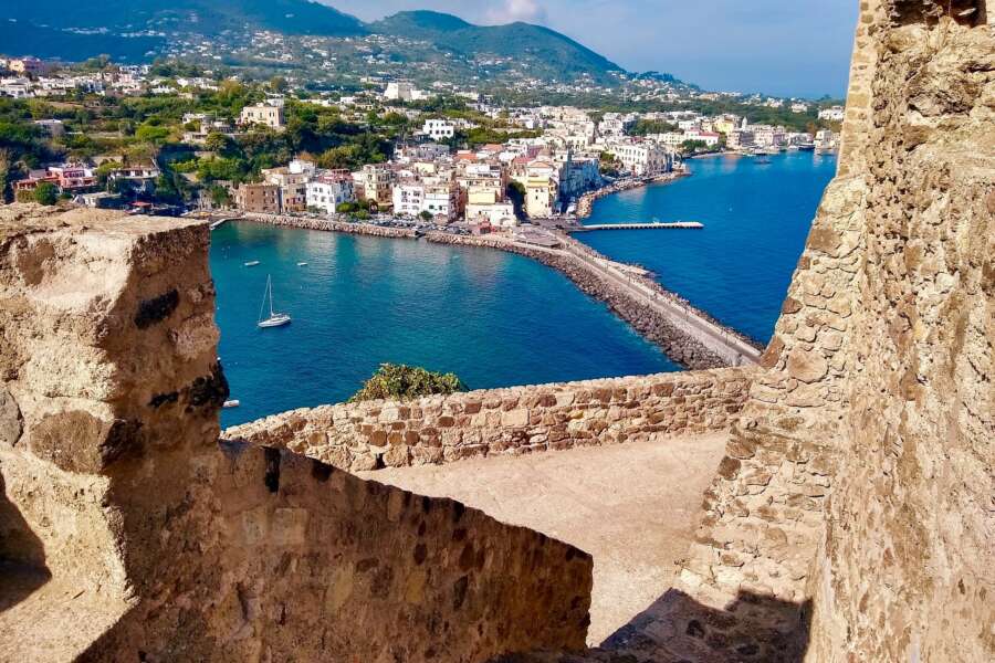 Ischia, l’Isola Verde, tra miti e leggende: una delle perle del Mediterraneo