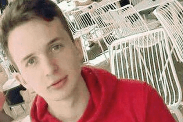 Sirolo, Klajdi Bitri trafitto con la fiocina dal suo assassino. Aveva solo 23 anni | Il killer in spiaggia dopo l’aggressione