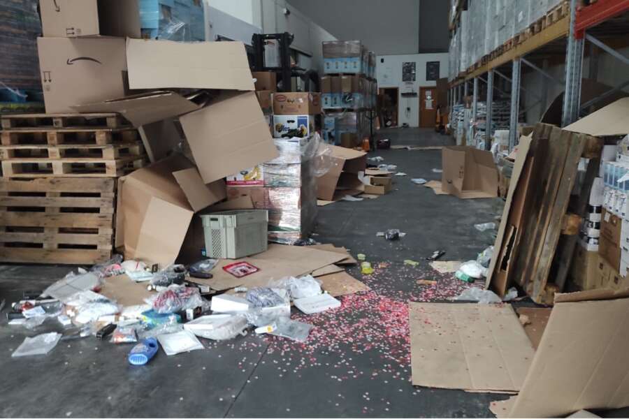 Ladri devastano la sede di Banco Alimentare ad Aprilia, rubato cibo e un furgone: sarebbero stati destinati alla lotta contro la povertà