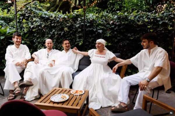 Chi sono i quattro “figli d’anima” di Michela Murgia: la famiglia “queer”, il testamento e i libri pubblicati post mortem Chi sono i quattro “figli d’anima” di Michela Murgia: la famiglia “queer”, il testamento e i libri pubblicati post mortem