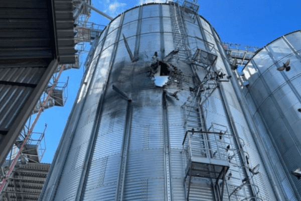 Ucraina, droni russi nella notte su Kiev e Odessa. Danni al porto di Izmail