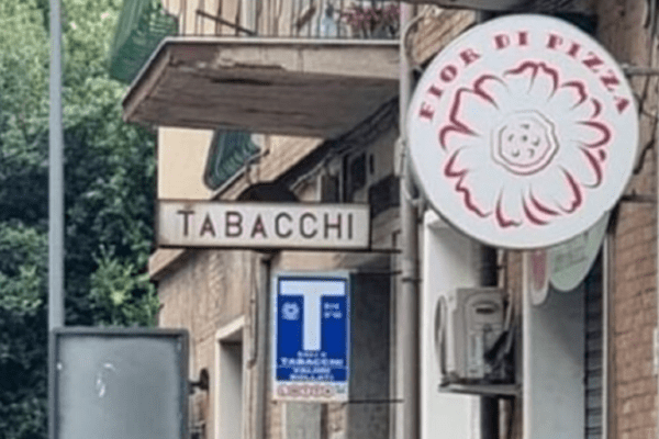 Foggia, rapina finisce in tragedia. Tabaccaia cerca di fermare il rapinatore: accoltellata