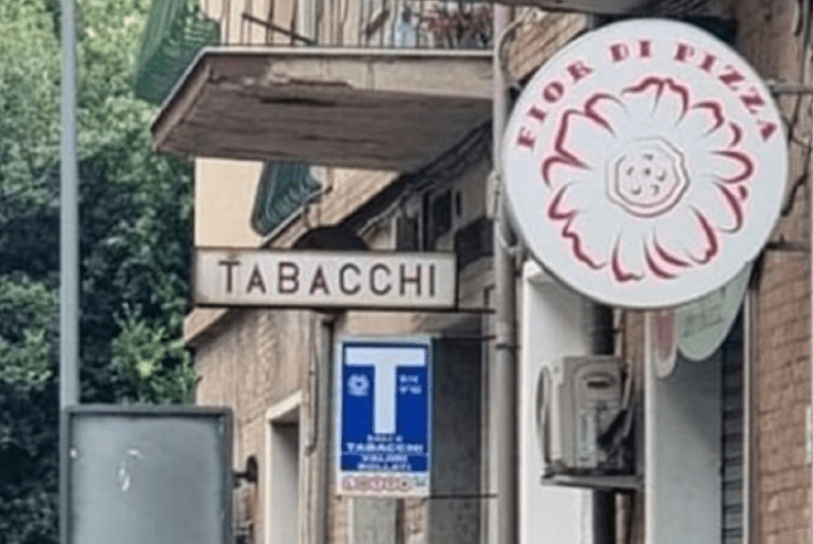 Foggia, rapina finisce in tragedia. Tabaccaia cerca di fermare il rapinatore: accoltellata