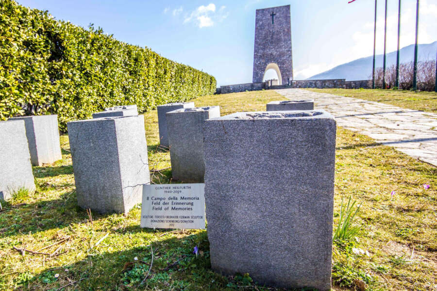 Foto LaPresse/Iacopo Giannini13-03-2015 Sant’anna di Stazzema, Lucca – ItaliacronacaA Sant’Anna di Stazzema, in alta Versilia, famosa per il suo eccidio, i danni del maltempo dello scorso 5 marzo hanno distrutto il parco della pace, monumento internazionale per ricordare le 560 vittime dell’eccido per mano dei nazisti.
Nella foto: il Parco della Pace danneggiato