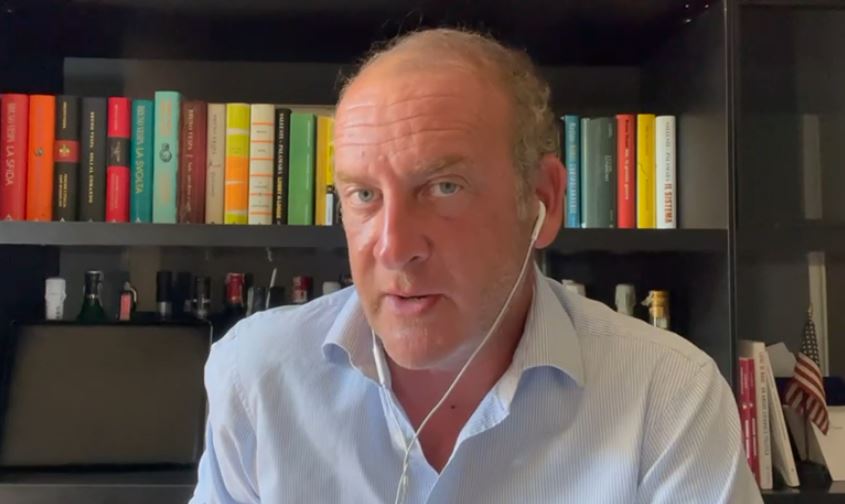 Sarkozy e le dimissioni di Berlusconi, l’ingerenza di Francia e Germania trasforma l’Europa da madre a matrigna