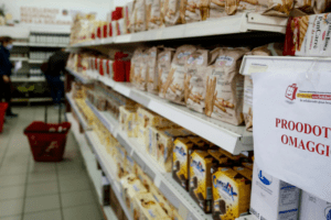 Il Ministro Lollobrigida si sbaglia: i poveri non mangiano affatto meglio. Ecco perché