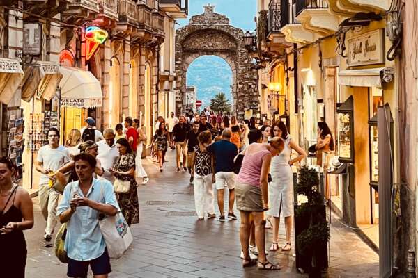 Taormina qualità, bellezza ed eleganza: l’isola ha una marcia in più ma solo se la vivi puoi capirlo