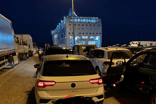 Traghetti Sardegna: “Maleducazione, ritardo, sporcizia e prezzi folli”. Il viaggio da incubo di Matteo Bassetti