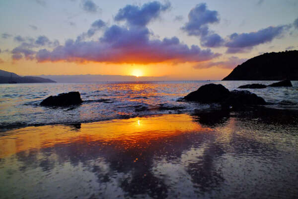 Isola d’Elba elegante e bisbetica: spiagge popolari ma noi vorremmo vederla più moderna, quindi ricca Isola d’Elba elegante e bisbetica: spiagge popolari ma noi vorremmo vederla più moderna, quindi ricca