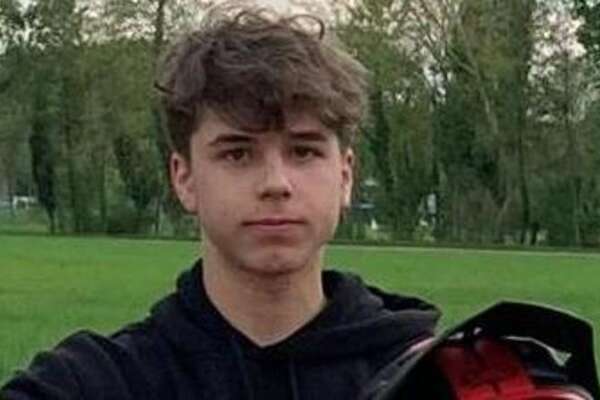 La mamma di Davide Pavon, ucciso da un poliziotto a 17 anni: “Fattura di 183 euro per pagare la pulizia del luogo dell’incidente”