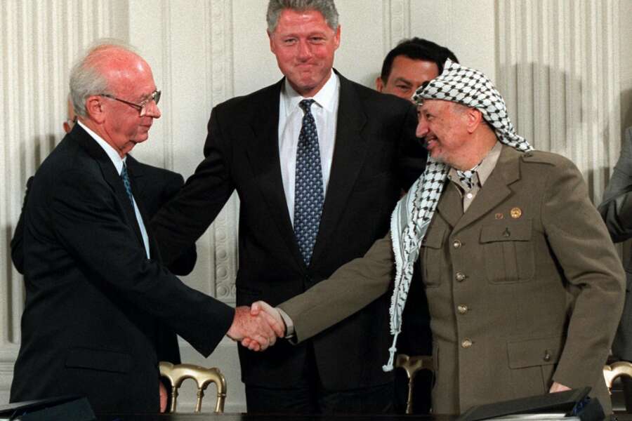 Accadde Oggi, lo storico accordo di pace tra Rabin e Arafat. Allarme della BCE sul deficit dell’Italia