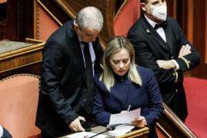 Foto Roberto Monaldo / LaPresse
14-12-2022 Roma 
Politica
Senato – Comunicazioni del Presidente del Consiglio Giorgia Meloni sul prossimo Consiglio Europeo
Nella foto Giovanbattista Fazzolari, Giorgia Meloni

14-12-2022 Rome (Italy
Politics
Senate – Communications from Prime Minister Giorgia Meloni on the next European Council
In the pic Giovanbattista Fazzolari, Giorgia Meloni