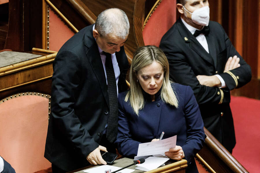 Foto Roberto Monaldo / LaPresse
14-12-2022 Roma 
Politica
Senato – Comunicazioni del Presidente del Consiglio Giorgia Meloni sul prossimo Consiglio Europeo
Nella foto Giovanbattista Fazzolari, Giorgia Meloni

14-12-2022 Rome (Italy
Politics
Senate – Communications from Prime Minister Giorgia Meloni on the next European Council
In the pic Giovanbattista Fazzolari, Giorgia Meloni