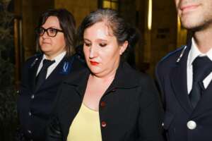 Caso Pifferi, la madre della bimba a processo: “Avevo paura del mio compagno ecco perché non sono tornata da Diana”. La piccola abbandonata per sei giorni a casa da sola