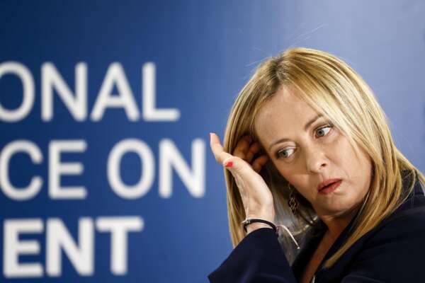 Migranti, record di sbarchi a Lampedusa e hotspot al collasso. Paita: “Propaganda senza risolvere i problemi” Francia e Germania si blindano di fronte al Meloni-flop