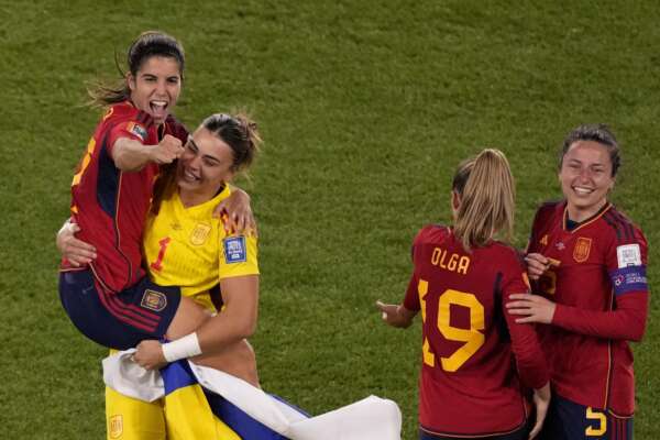 Alba Redondo sul bacio di Rubiales a Jenni Hermoso: “Un fatto che non doveva accadere. Abuso di potere? Forse”