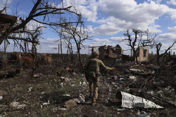Guerra Ucraina, attacco notturno senza precedenti: dozzine di aerei e droni su Kiev. Voci su Kadyrov influenzano stabilità di Putin