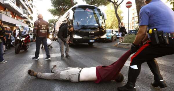 Ny senaste generationens vägspärr via Appia Nuova, Rom: …