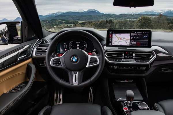 Senza patente, a 18 anni guida un bolide e travolge e uccide un pedone a Roma. La madre lo copre: “Sono stata io”