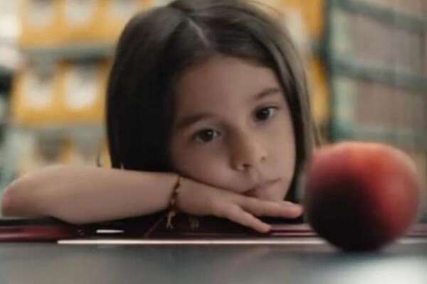 Spot Esselunga: la Pesca, Meloni e la comunicazione politica dei leader