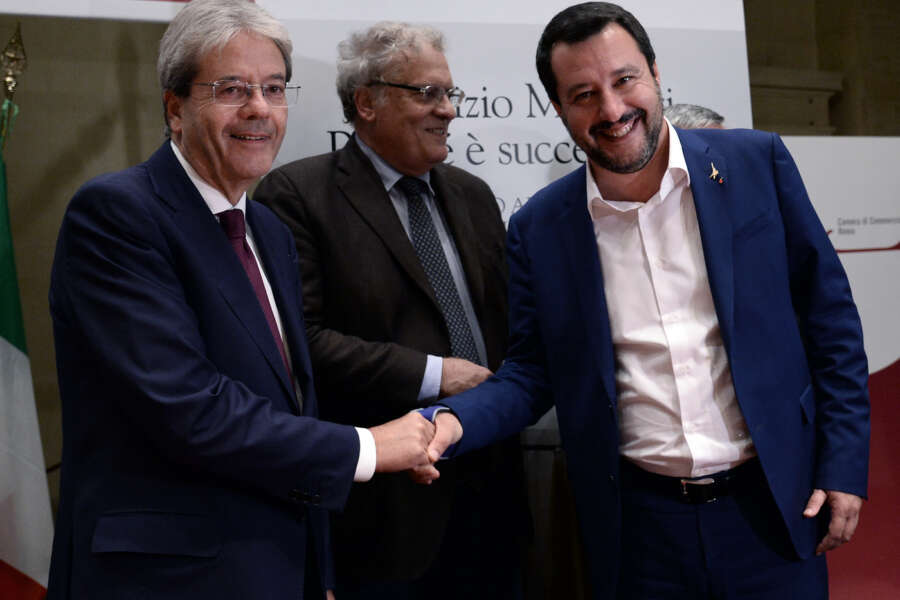 Foto Fabio Cimaglia / LaPresse
24-10-2018 Roma
Politica 
Piazza di Pietra. Tempio di Adriano, presentazione del libro di Maurizio Molinari 
Nella foto Paolo Gentiloni, Stefano Folli, Matteo Salvini


Photo Fabio Cimaglia / LaPresse
24-10-2018 Roma (Italy)
Politic
Piazza di Pietra. Adrian Temple, presentation of the new book by Maurizio Molinari
In the pic Paolo Gentiloni, Stefano Folli, Matteo Salvini