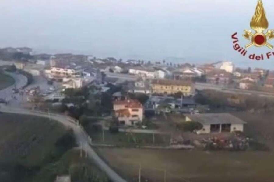 L’esplosione in fabbrica a Casalbordino e il precedente di tre anni fa, Cgil Chieti: “Inaccettabile morire sul lavoro”. Marsilio: “Siamo sgomenti”