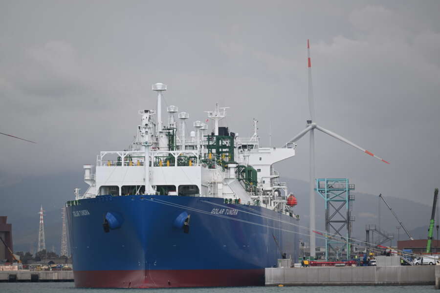 Rigassificatore, partita a Roma la Commissione di Via “130 enti diranno se è pericoloso”: furia dei sindaci “insulto alle istituzioni”. Toti: “chiacchiere e speculazioni”