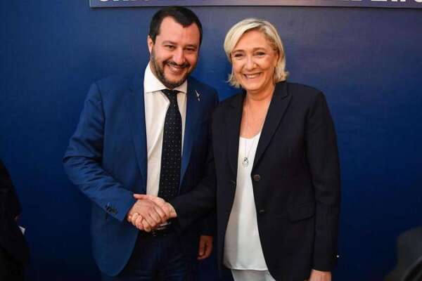 Immigrazione nuovo, vecchio tema: Salvini alza i toni e prova a prendersi la destra Immigrazione nuovo, vecchio tema: Salvini alza i toni e prova a prendersi la destra