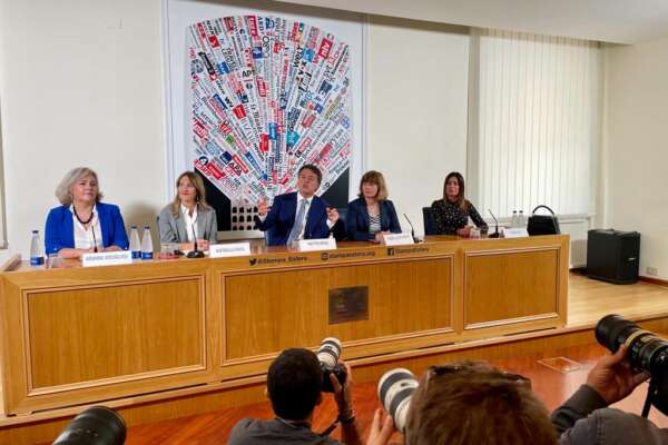 Renzi: “Crisi governo? Se Meloni va in pizzeria… Lei e Salvini litigano peggio del Pd. Il campo largo di Conte è con la Lega”