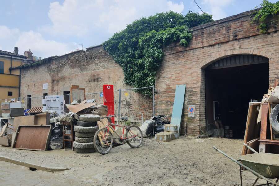 Foto Federico Baldoni/LaPresse
21 Maggio 2023 Forlì, Italia 
Cronaca
Emilia Romagna – la situazione distatrosa nella città di Forlì, le strade interrotte piene di fango e volotari in azione