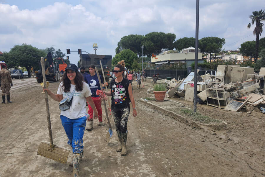 Foto Federico Baldoni/LaPresse
21 Maggio 2023 Forlì, Italia 
Cronaca
Emilia Romagna – la situazione distatrosa nella città di Forlì, le strade interrotte piene di fango e volotari in azione