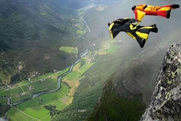 Si lancia con la tuta alare, 20enne muore schiantato: dramma a Bolzano