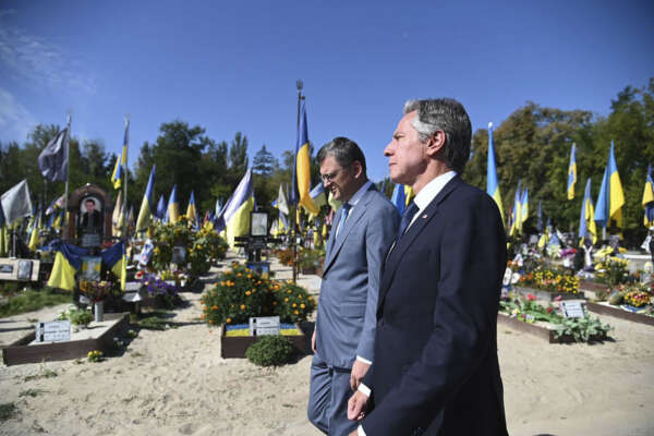 In this photo provided by Ukrainian Ministry of Foreign Affairs, U.S. Secretary of State Antony Blinken, right, and Ukrainian Foreign Minister Dmytro Kuleba, walk at the Alley of Heroes at the Berkovetske cemetery in Kyiv Wednesday, Sept. 6, 2023, in Kyiv, Ukraine. (Ukrainian Ministry of Foreign Affairs Press Service via AP)
Associated Press/LaPresse
Only Italy and Spain In this photo provided by Ukrainian Ministry of Foreign Affairs, U.S. Secretary of State Antony Blinken, right, and Ukrainian Foreign Minister Dmytro Kuleba, walk at the Alley of Heroes at the Berkovetske cemetery in Kyiv Wednesday, Sept. 6, 2023, in Kyiv, Ukraine. (Ukrainian Ministry of Foreign Affairs Press Service via AP)
Associated Press/LaPresse
Only Italy and Spain