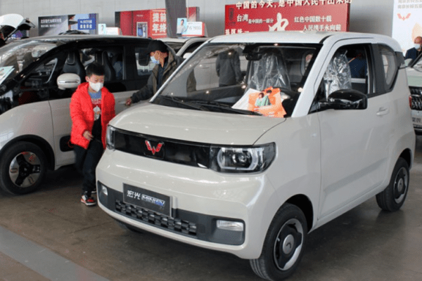 Auto elettriche: l’Ue avvia un’indagine sulla produzione in Cina, che starebbe danneggiando il mercato europeo