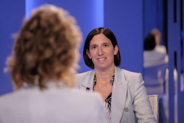 ELLY SCHLEIN, POLITICA