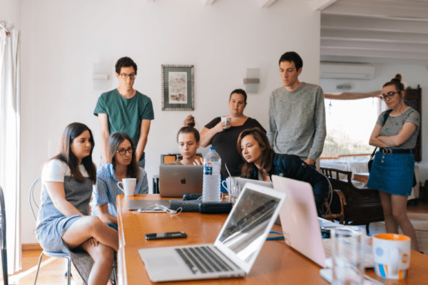 Giovani e PA è così che li avviciniamo? Troppo pochi gli under30 nel settore pubblico Giovani e PA è così che li avviciniamo? Troppo pochi gli under30 nel settore pubblico