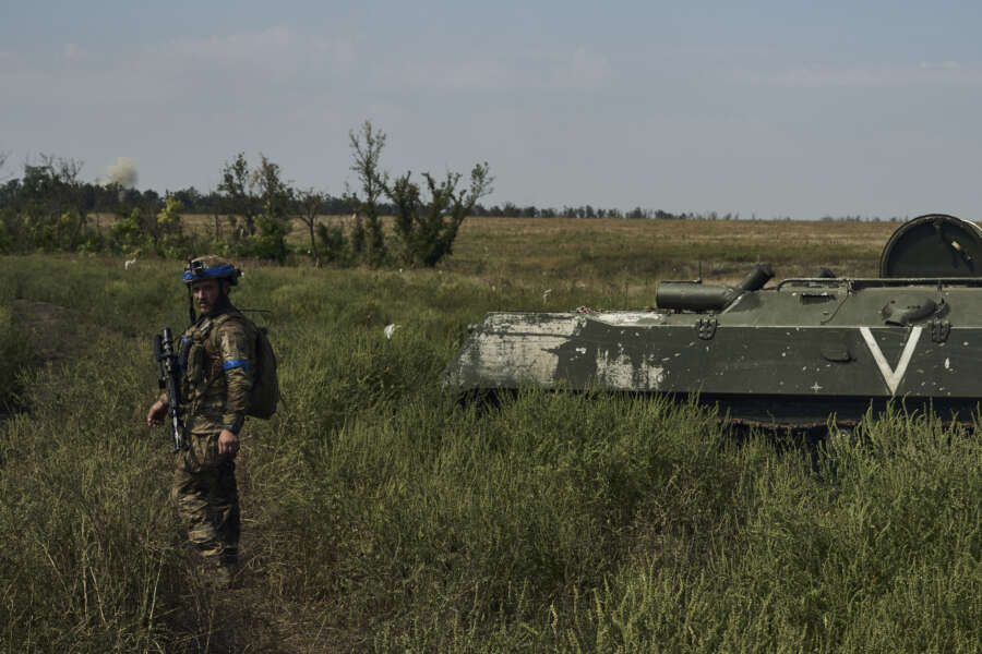 A soldier of Ukraine’s 3rd Separate Assault Brigade goes past a Russian destroyed APC near Bakhmut, the site of fierce battles with the Russian forces in the Donetsk region, Ukraine, Monday, Sept. 4, 2023. (AP Photo/Libkos)

Associated Press/LaPresse
Only Italy and Spain