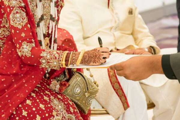 Marito picchia moglie ma va assolto per “fatto culturale”, procura Brescia si dissocia dal suo pm: “Ripudiamo relativismo giuridico”