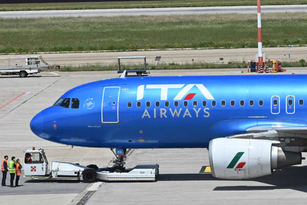Venezia, pericolo ‘bird strike’ all’aeroporto Marco Polo: voli in tilt per un’ora dirottati su altri scali