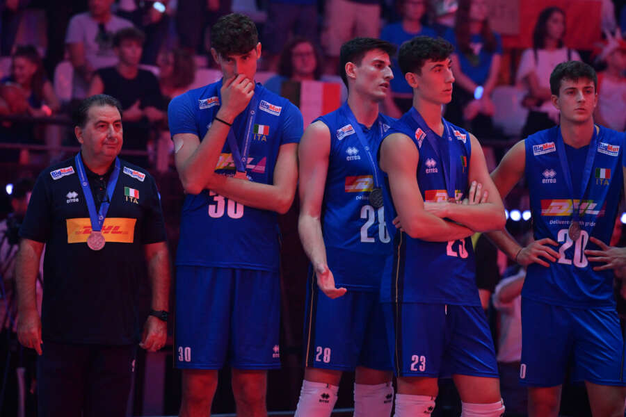 Foto Alfredo Falcone/LaPresse 16 Settembre 2023 – Roma, Italia – sport, Pallavolo – Palalottomatica 
Finale 1° e 2° posto Campionato Europeo Pallavolo Italia vs Polonia
Nella foto: delusione italia 

Foto Alfredo Falcone/LaPresse September 16, 2023 Rome, Italy – Palalottomatica 
Final 1st and 2nd place European Volleyball Championship Italy vs Poland
 In the pic: Italy frustration