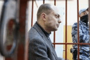 Condannò la guerra in Ucraina: il giornalista e attivista russo Vladimir Kara-Murza in carcere in Siberia