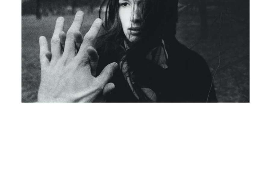 “L’ombra del vulcano”, un amore di fulminazioni e poesia nell’ultimo romanzo di Marco Rossari