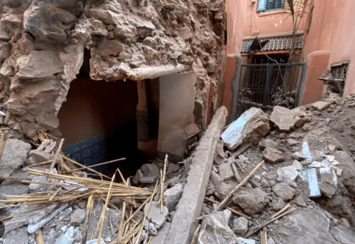 Terremoto in Marocco: scossa di magnitudo 7.0. Sale a 1.037 morti e 1.200 feriti il bilancio delle vittime. Si scava senza sosta fra le macerie