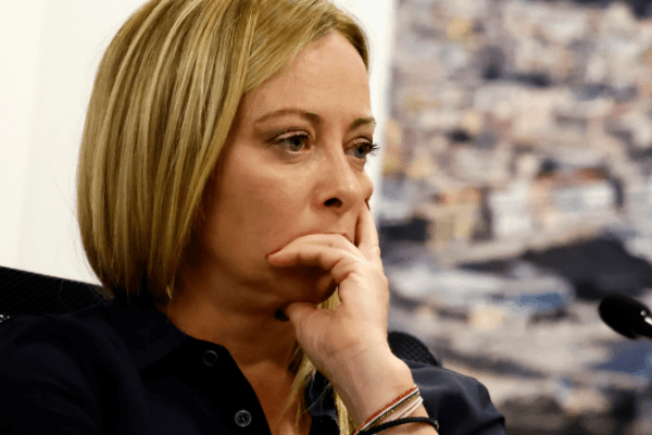 Sull’emergenza migranti, osserviamo la solitudine di Giorgia Meloni e dell’Italia