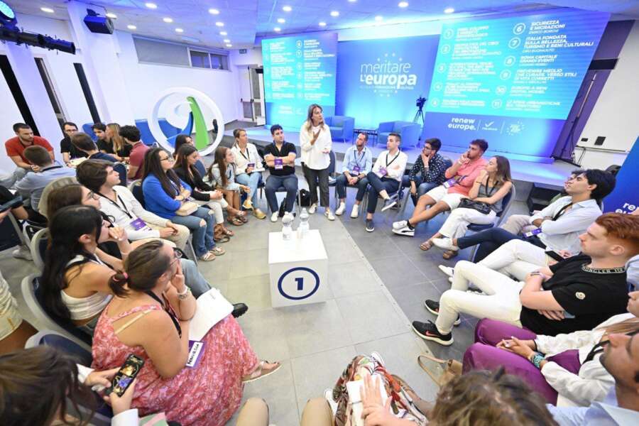 Scuole di formazione politica: un momento, per i giovani, in cui unirsi per raccogliere il testimone e proporre idee