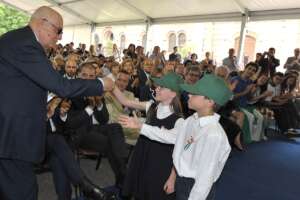 Quirinale / LaPresse
17-06-2011 Verona
Politica
Napolitano a Verona per i 150 anni dell’Unità d’Italia
Nella foto: Il Presidente Giorgio Napolitano durante la rappresentazione dello spettacolo “L’alba delle libertà”, canzoni e musiche della Costituzione, allestita all’interno dell’ex Arsenale Austriaco
